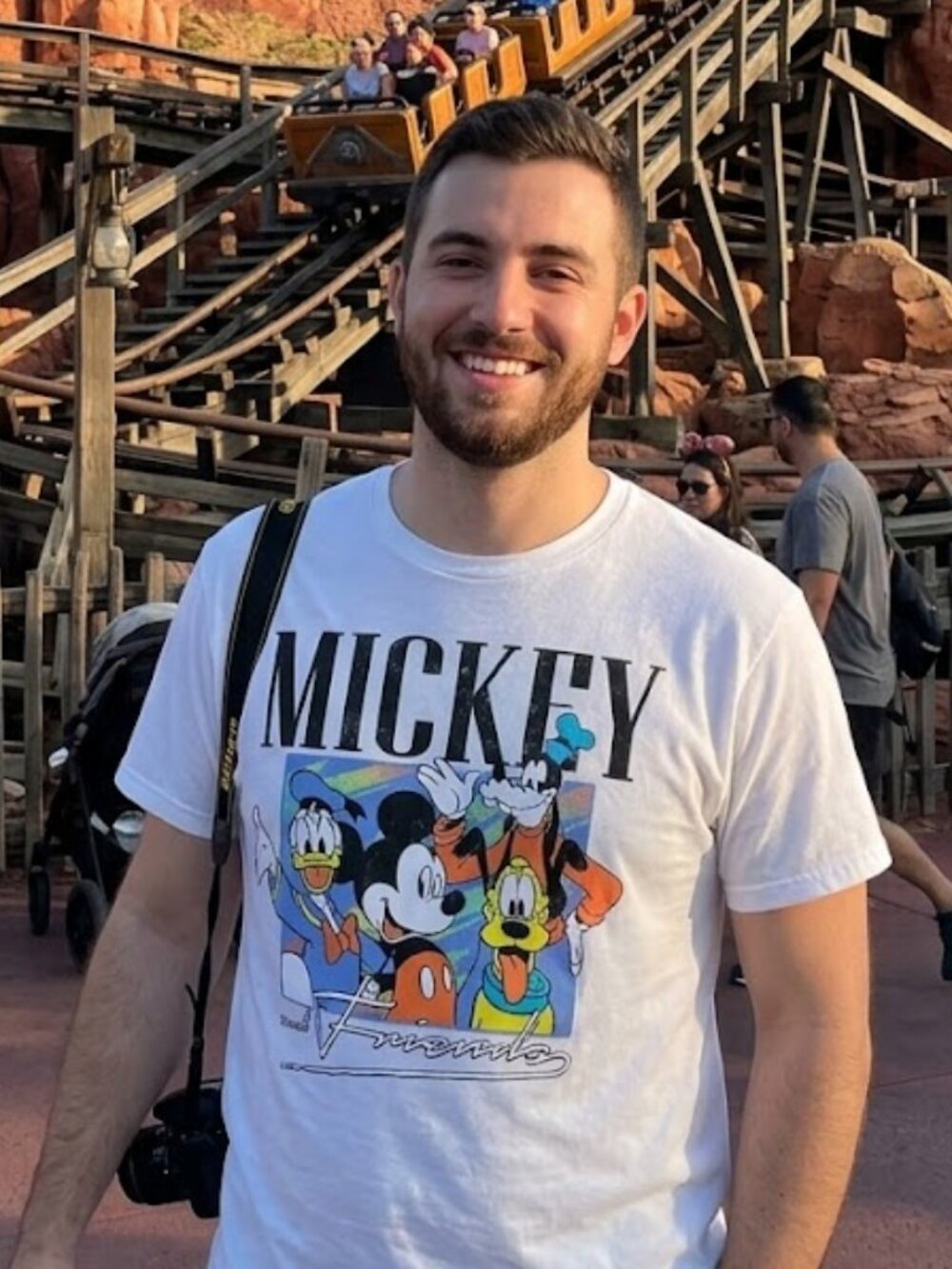 Men's - Vintage Style Disney Mickey & Friends White Graphic  T-Shirt  - Sz L
